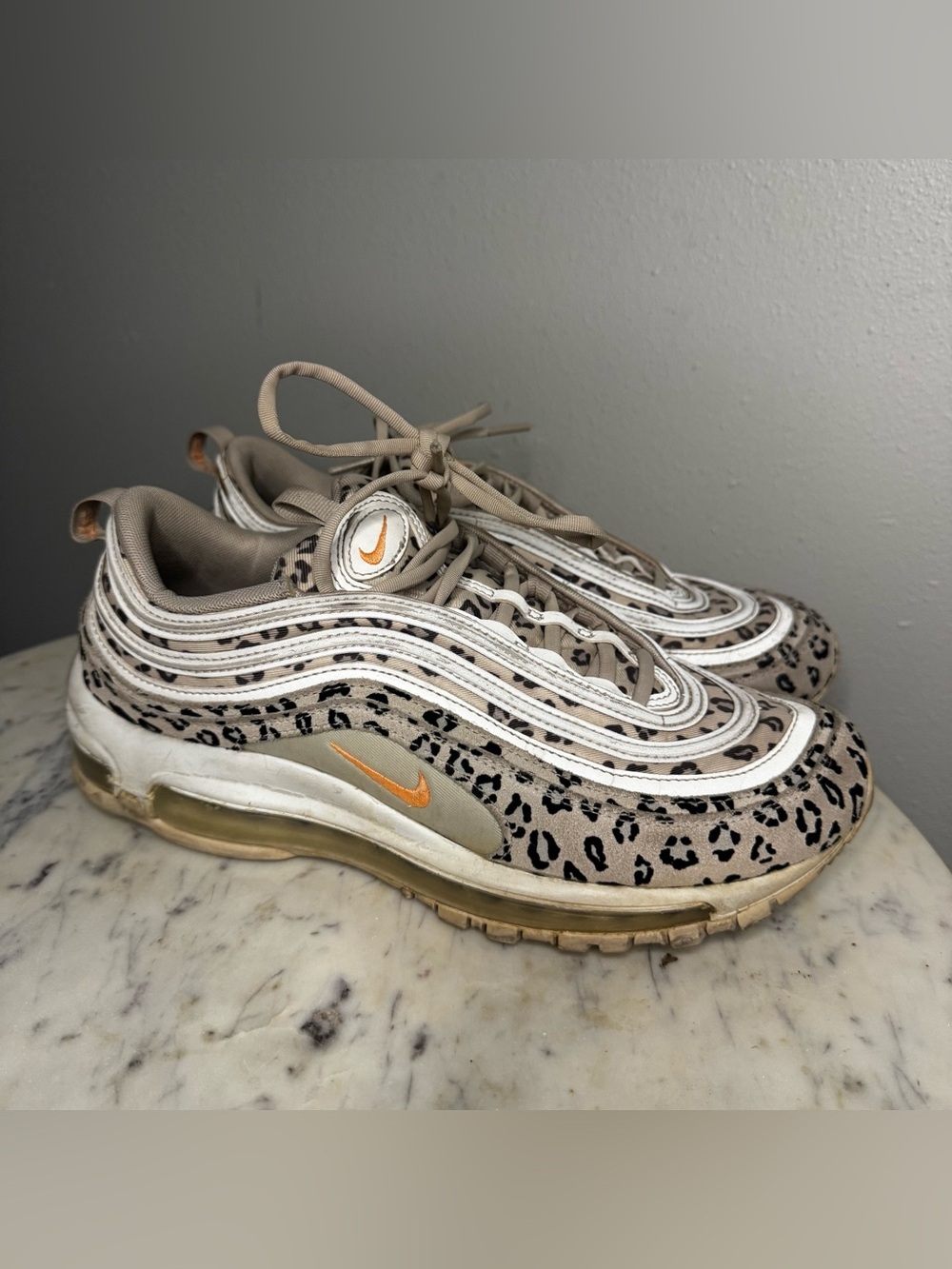 Nike Air Max SE Leopard Sneakers Size 9.5 Womens shoes MAKE ME AN OFFER!
